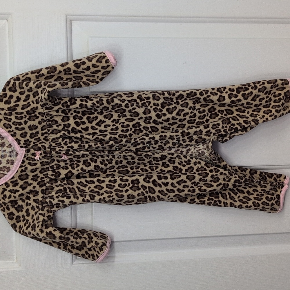Carter's snap button sleeper 9 months